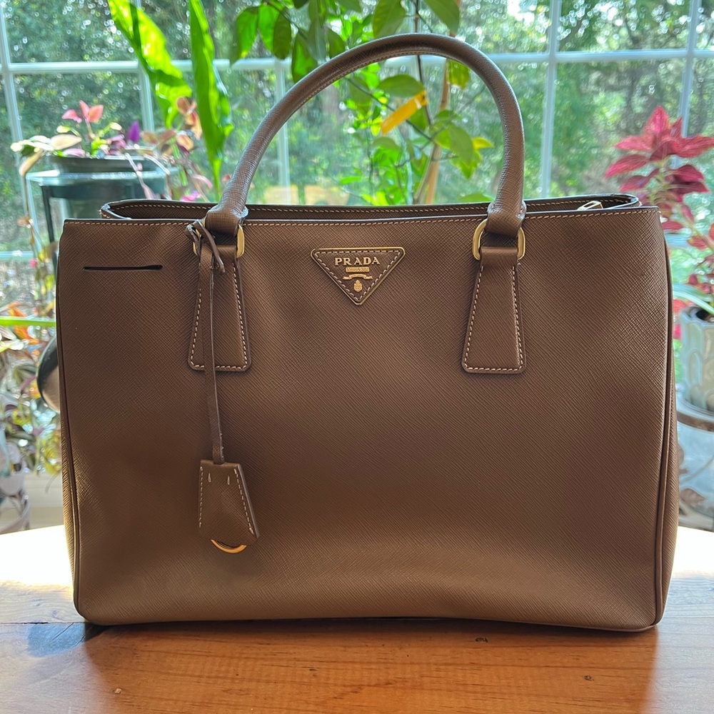 Prada Authentic EUC Large Galleria Saffiano Leather Bag